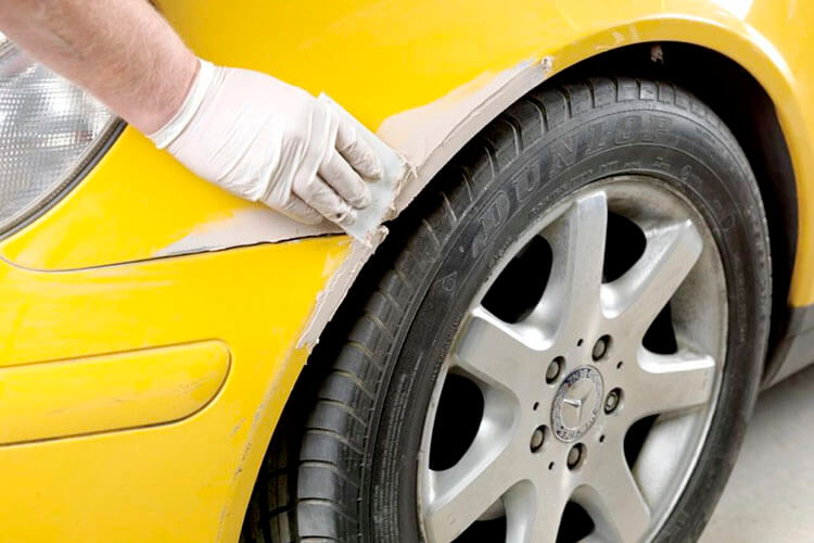 Tmely, silikony a lepidla